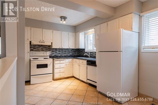 Building Photo - Look at this yard!  Also comes with a house - 3 bedroom 1 bath