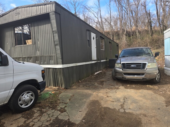 Building Photo - 1075 Sweeten Creek Rd