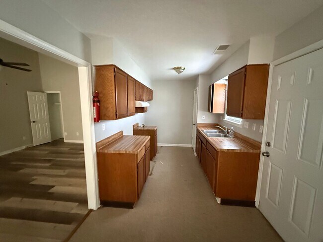 Foto del edificio - 3758 Clarke Rd