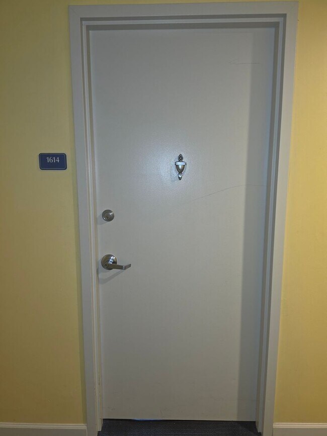 Foto del edificio - Be the first to occupy this renovated 2-bedroom & 2 full bathrooms condominium with lots of ameni...