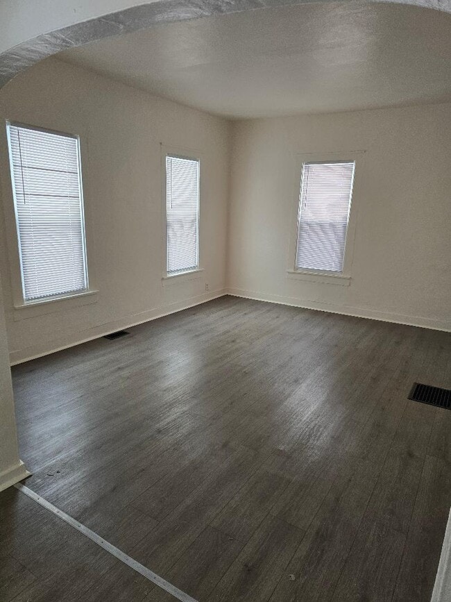 Building Photo - 310 Reed Ave