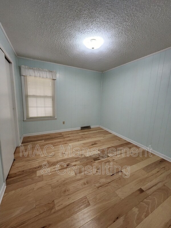 Foto del edificio - 4914 S Grundy Quarles Hwy