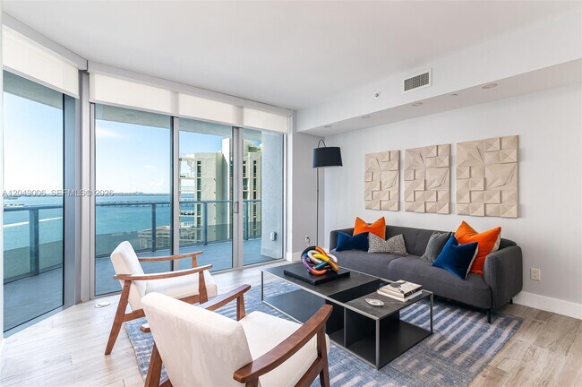 Foto del edificio - 1300 Brickell Bay Dr
