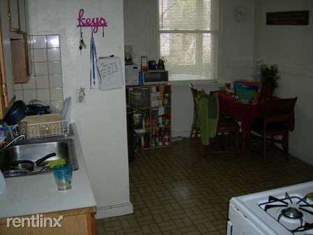 Building Photo - 4 Adella Pl