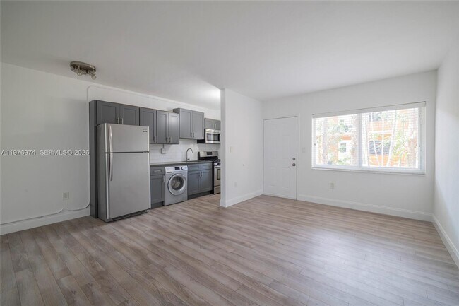 Building Photo - 7901 SW 64th Ave