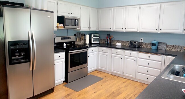 Building Photo - 402 Arrowhead Ln