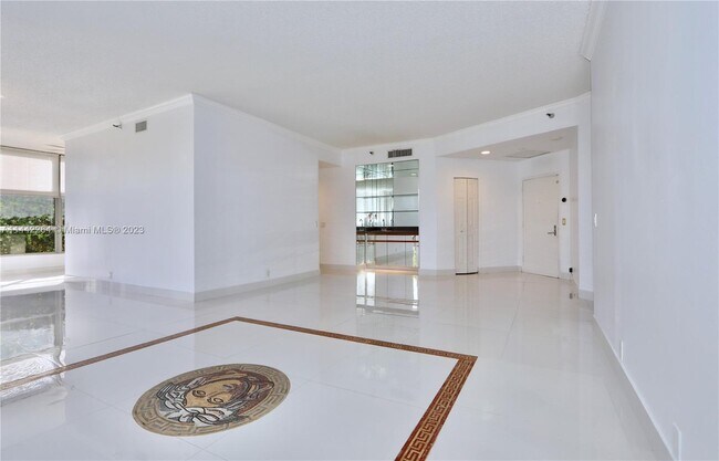 Foto del edificio - 3500 Mystic Pointe Dr