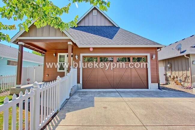Foto del edificio - 3 Bed, 2.5 Bath Home in Battle Ground With Primary Suite on Main Floor