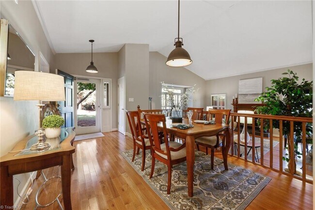 Foto del edificio - 1822 Oakcrest Ct