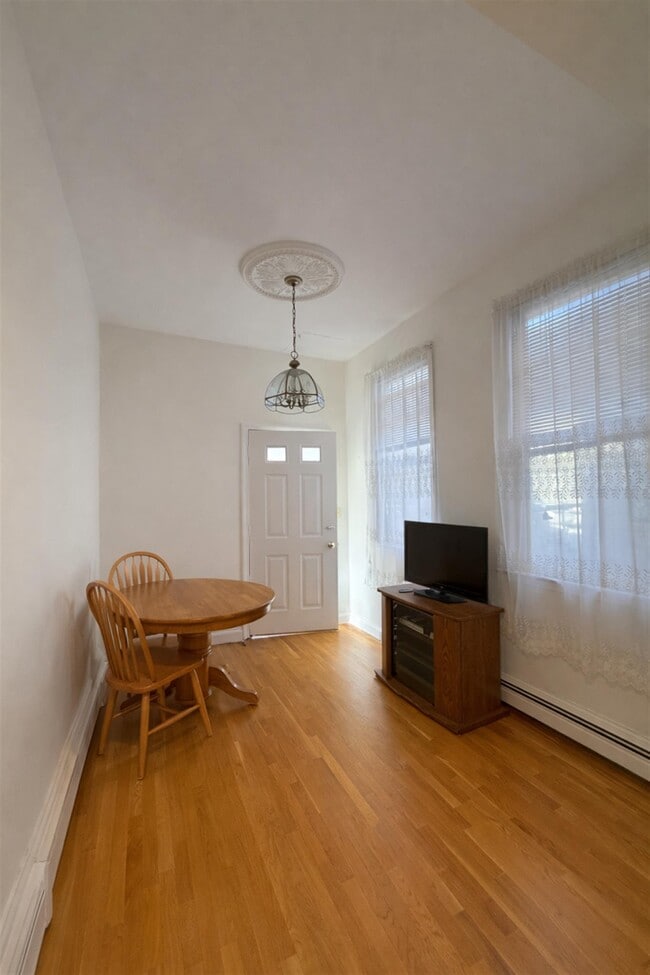 Foto del edificio - 107 2nd St