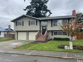 Building Photo - 555 NW Fairhaven Dr