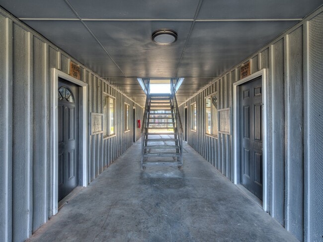 Building Photo - The Vue at Oak Creek