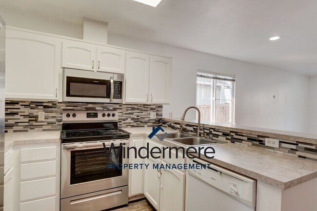 Foto del edificio - Charming Home in the Heart of Oak Harbor –...