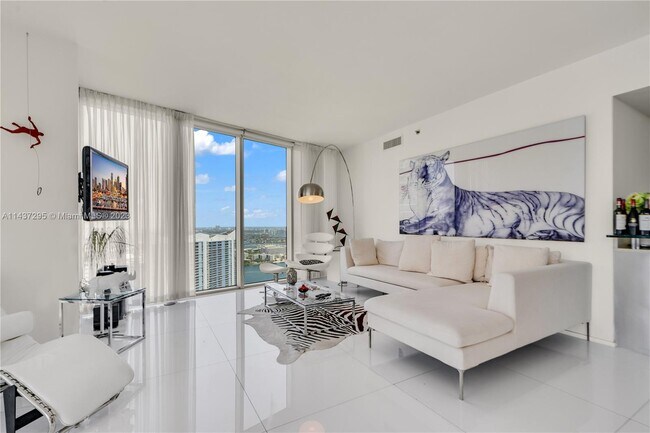 Building Photo - 465 Brickell Ave