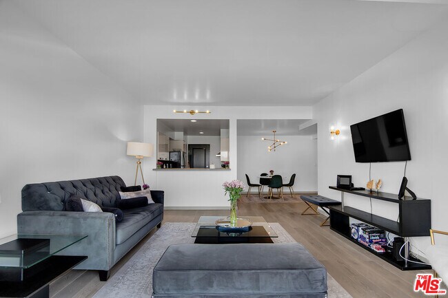 Building Photo - 1155 N La Cienega Blvd
