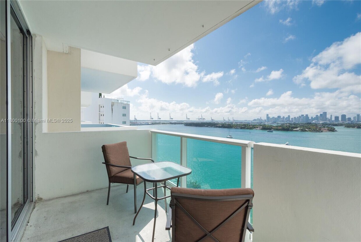 Foto principal - 1200 West Ave