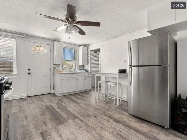 Building Photo - 173 School St