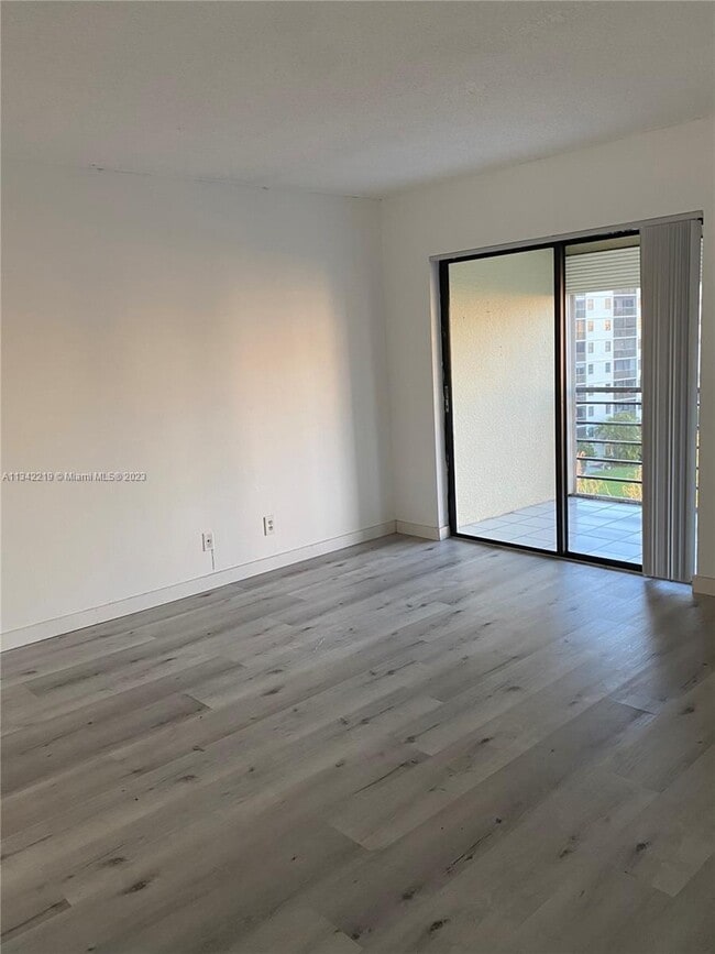 Building Photo - 2309 S Cypress Bend Dr