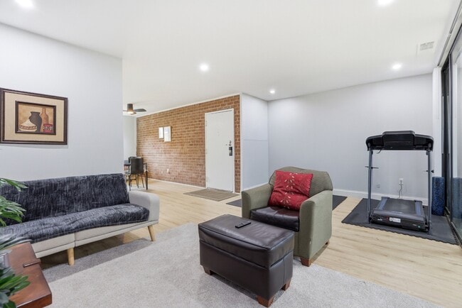 Foto del edificio - 742 Quince Orchard Blvd