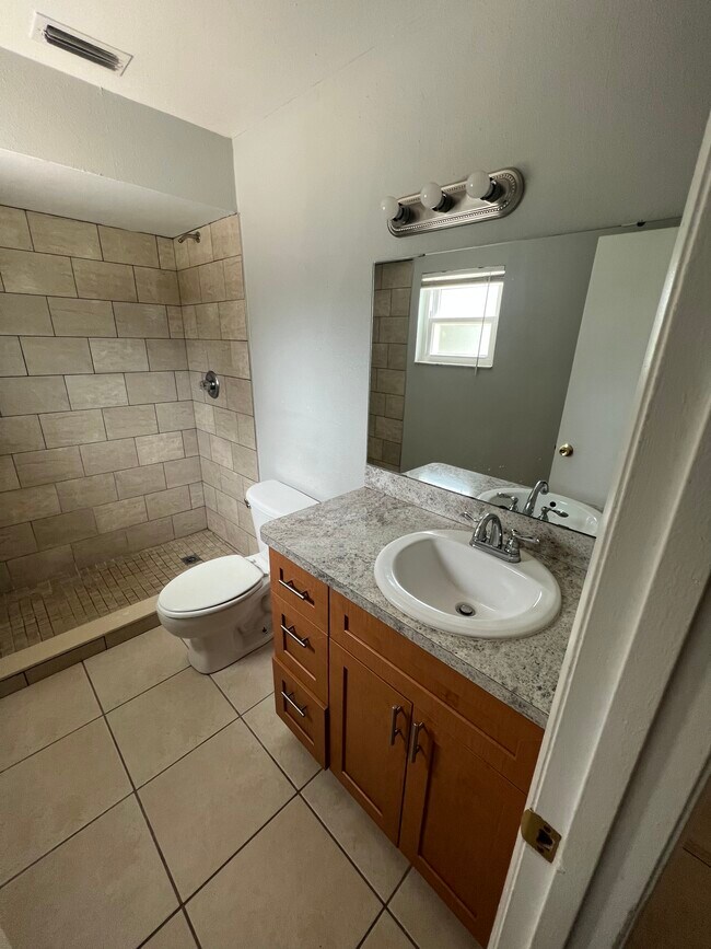 Building Photo - 2124 Brandy Pl