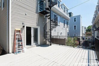Building Photo - 527 E 4th St