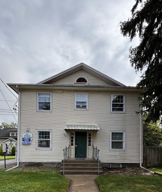 Building Photo - 142 N Riverview Dr