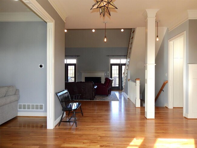 Building Photo - 9608 West Side Court