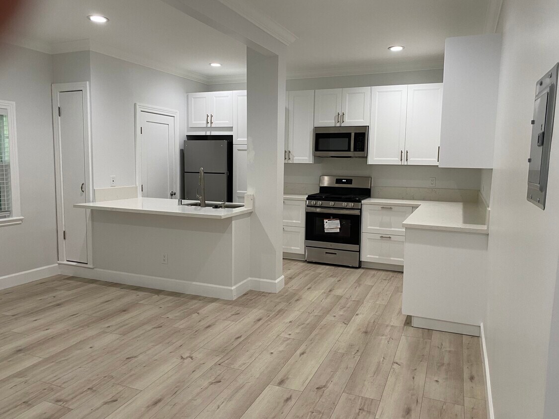 Foto principal - 607 N Plymouth Blvd