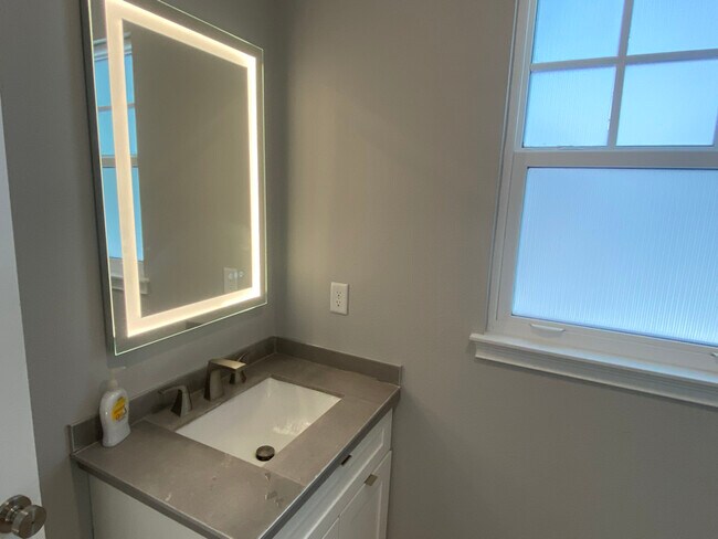Foto del edificio - 523 E Livingston St