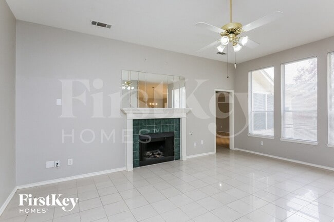 Building Photo - 1203 Jamestown Ct