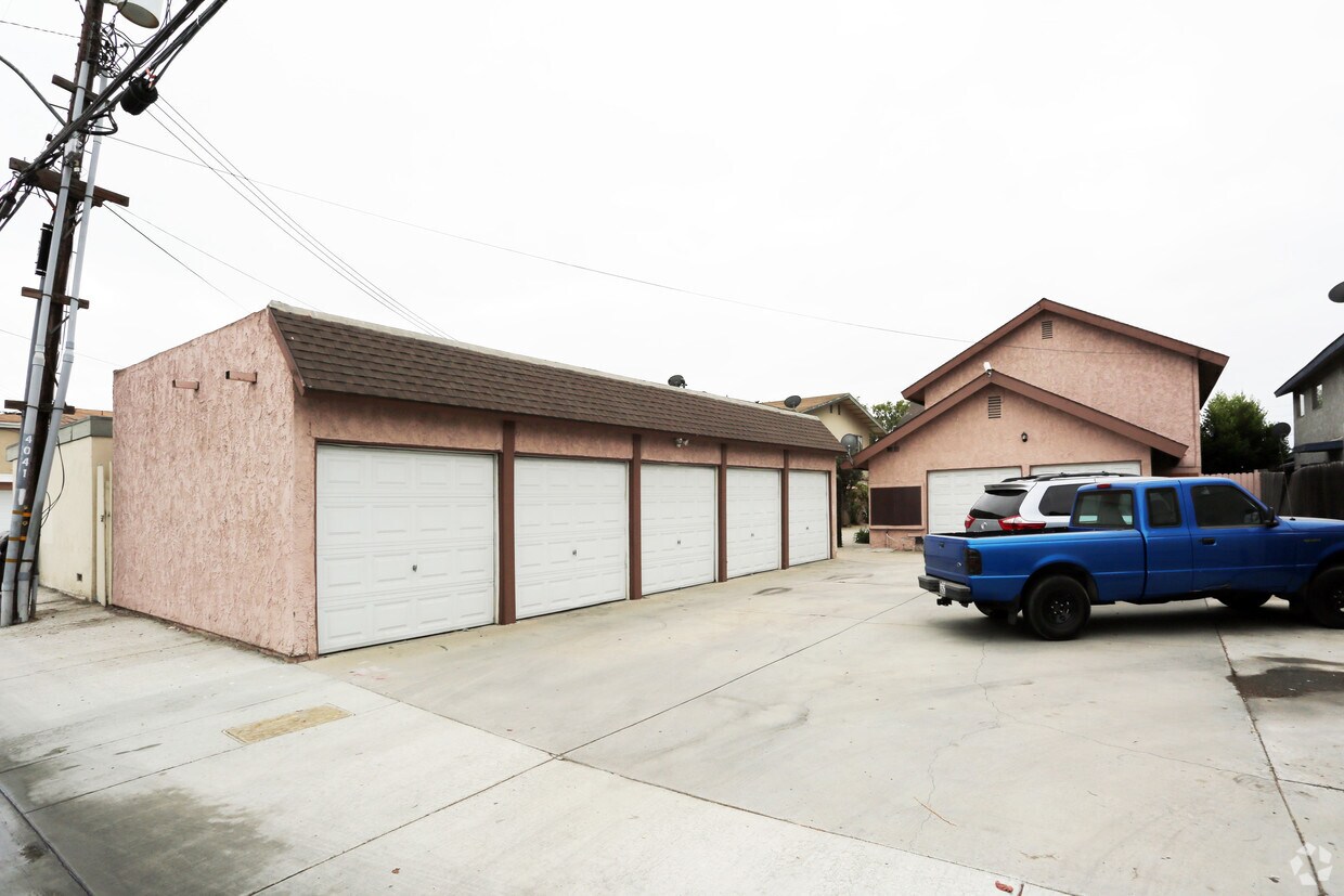 Building Photo - 4021 Green Ave