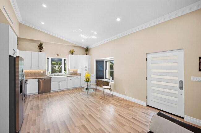 Building Photo - 1549 Bel Aire Dr