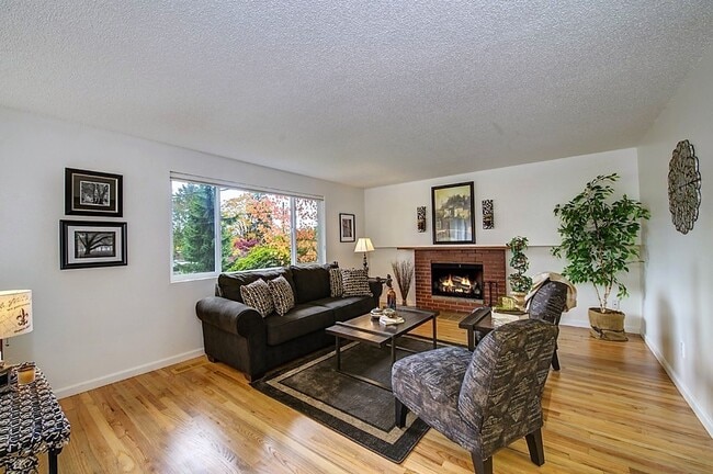 Building Photo - Spacious Redmond 3 BR Home - Close to Parks and Microsoft