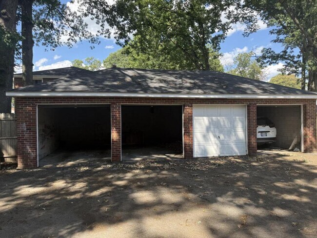 Foto del edificio - 2137 Woodland St NE