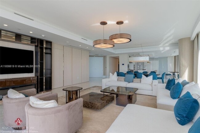 Building Photo - 17975 Collins Ave