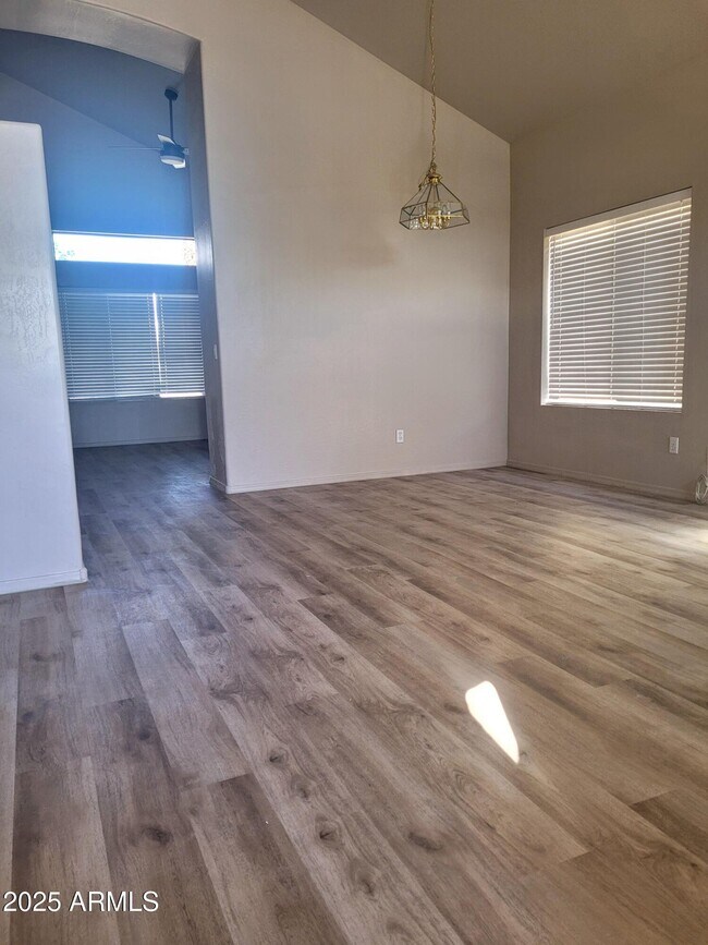 Foto del edificio - 15994 W Jackson St