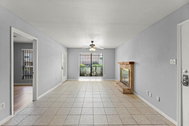 Foto del edificio - 2100 Wilcrest Dr