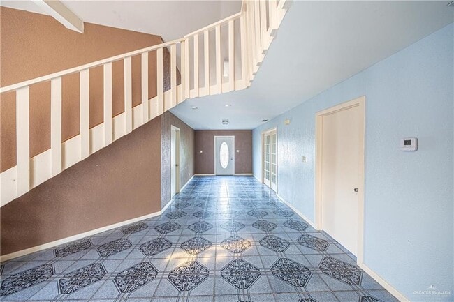 Foto del edificio - 18 Expressway 83