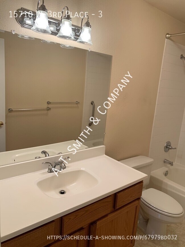 Building Photo - Two Bedoom In Great Golden Location! Stora...