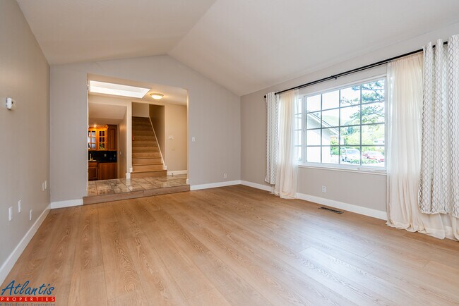 Building Photo - 297 San Moreno Pl