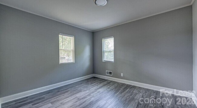 Foto del edificio - 910 E 6th Ave