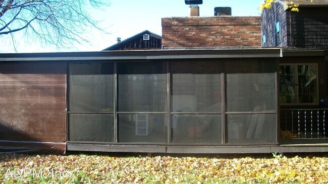Building Photo - 4 br, 2 bath House - 303 High Rd.