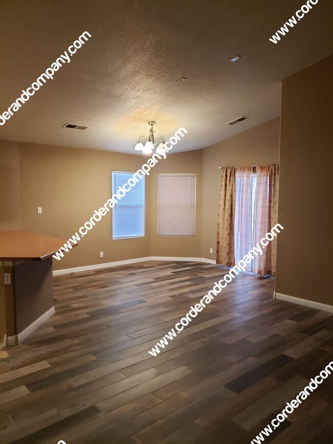 Foto del edificio - Dashing 3 Bedroom, 2 Bathroom, 2 Car Garag...