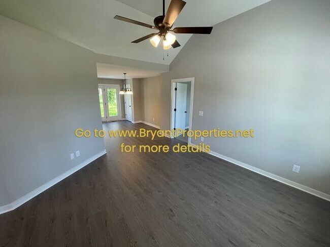 Foto del edificio - 105 20th Ave W - Spriningfield, TN 37172