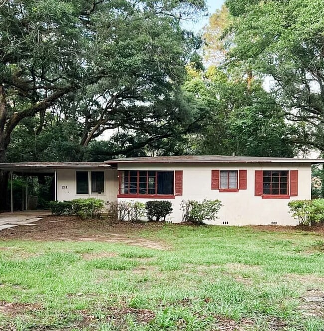 Building Photo - 211 Westridge Dr