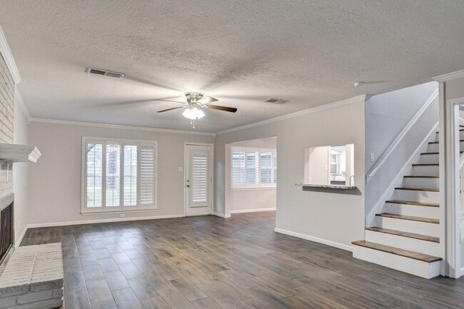 Foto del edificio - 4BR, 3BA Beauty with Double Oven, Fireplac...