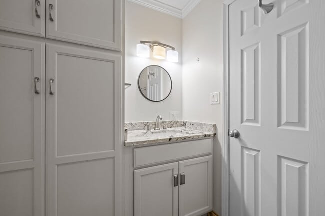 Building Photo - 182 Lewistown Rd