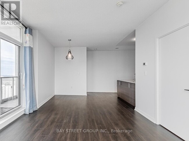 Building Photo - 70 Forest Manor Rd