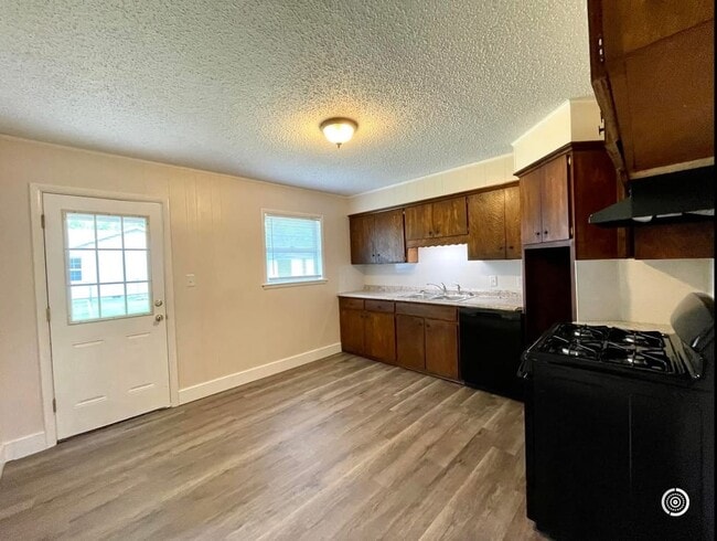 Foto del edificio - 501 12th Ave SE