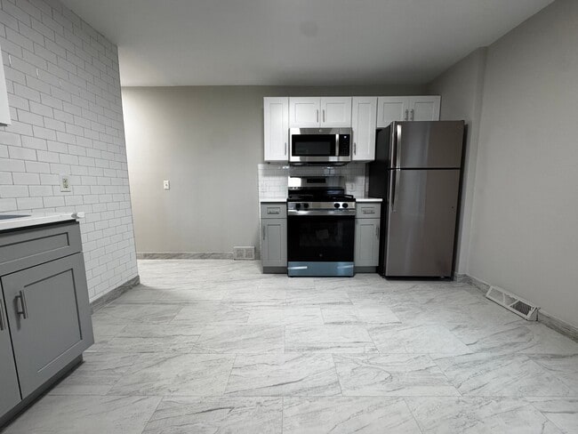 Building Photo - 45 Cowles St